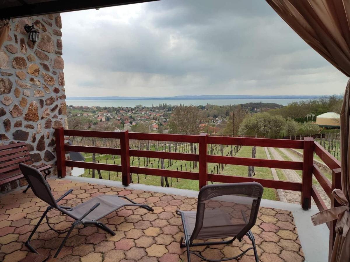Szent Orban Vendeghaz Apartment Ábrahámhegy Екстериор снимка