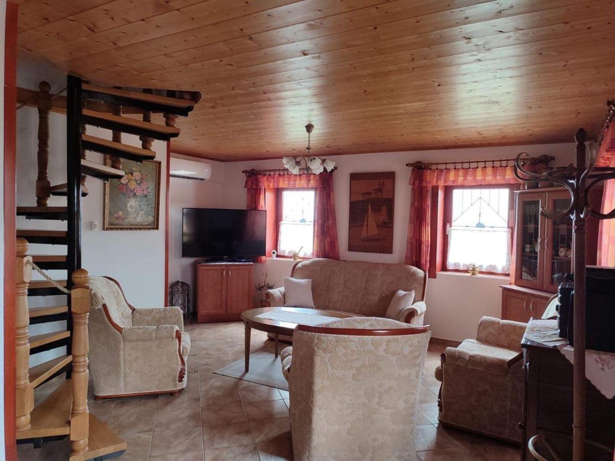 Szent Orban Vendeghaz Apartment Ábrahámhegy Екстериор снимка