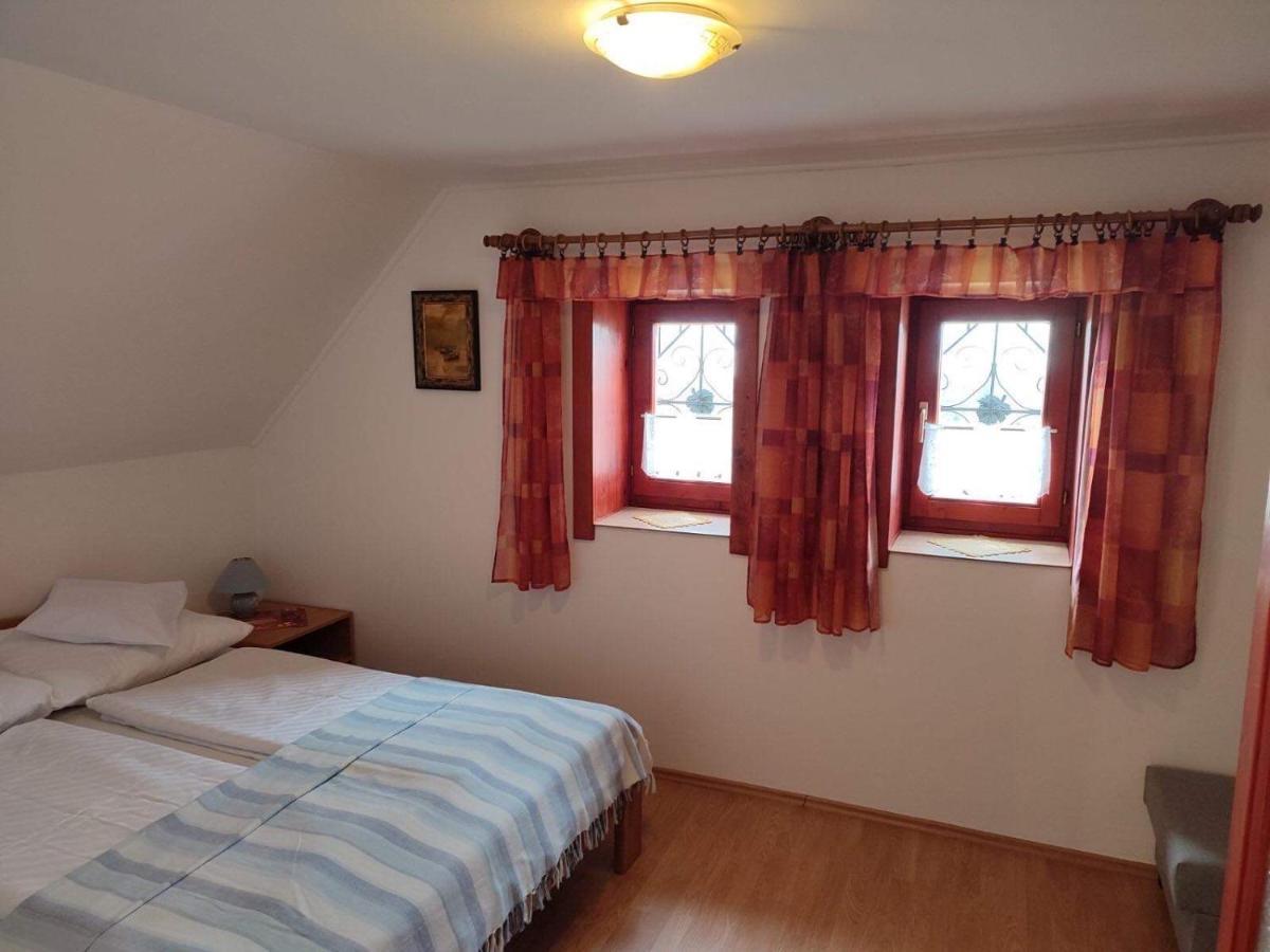 Szent Orban Vendeghaz Apartment Ábrahámhegy Екстериор снимка